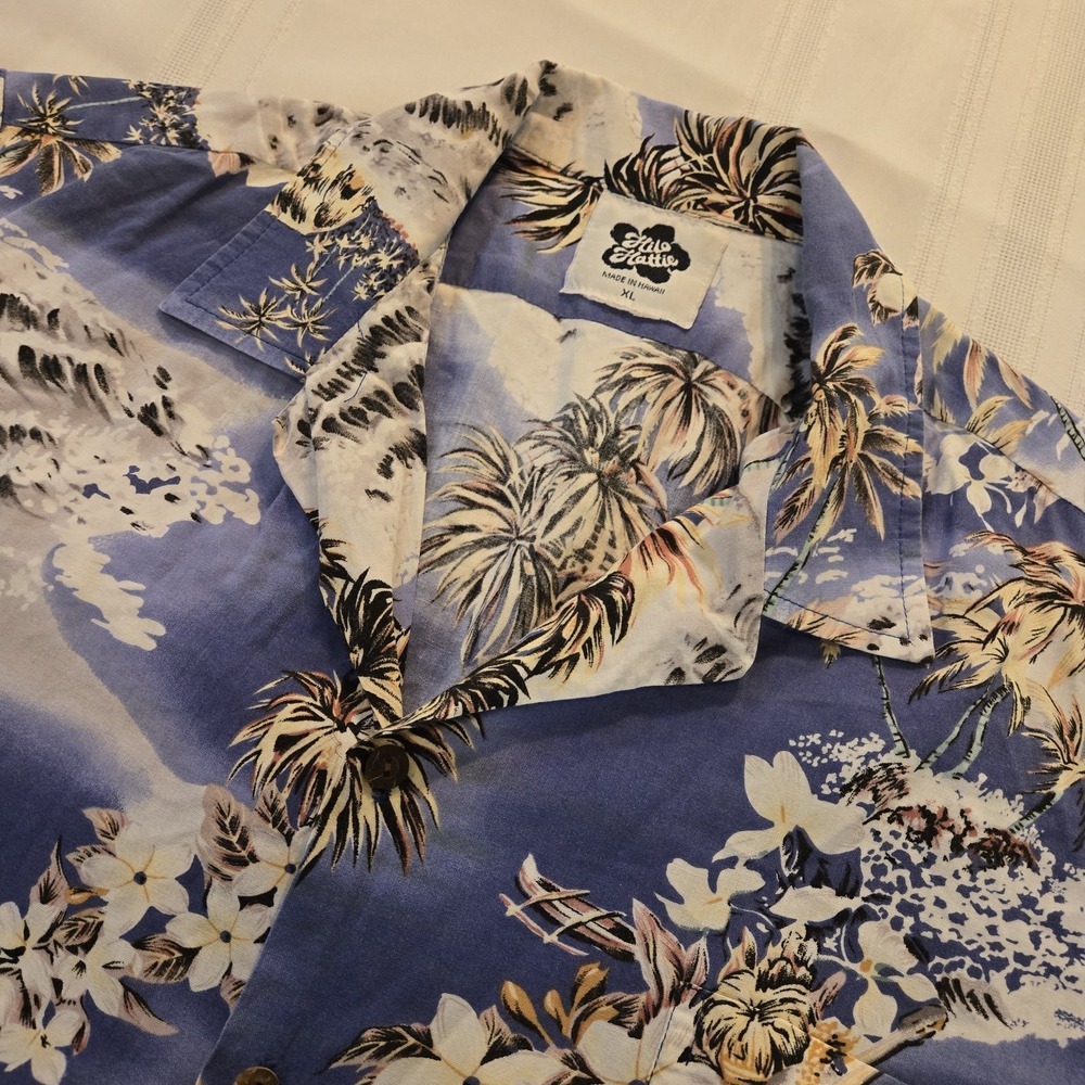 Hilo Hattie "The Hawaiian Original" Mens Sz. XL Blue Floral Button Up